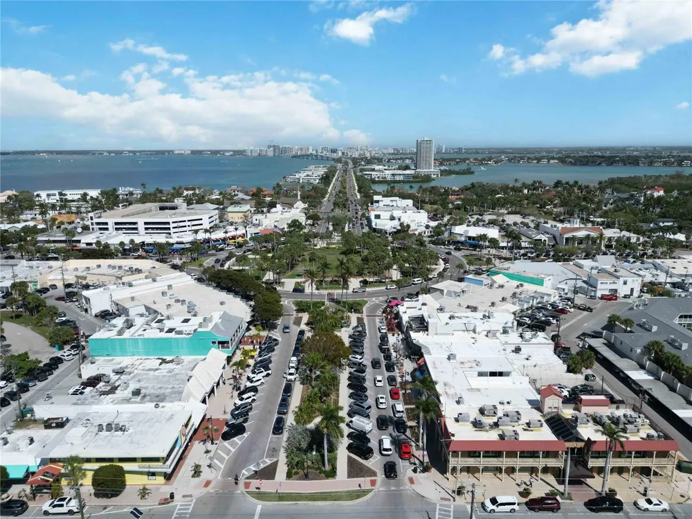 132 GRANT DRIVE Sarasota, FL 34236