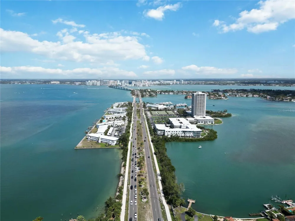 132 GRANT DRIVE Sarasota, FL 34236