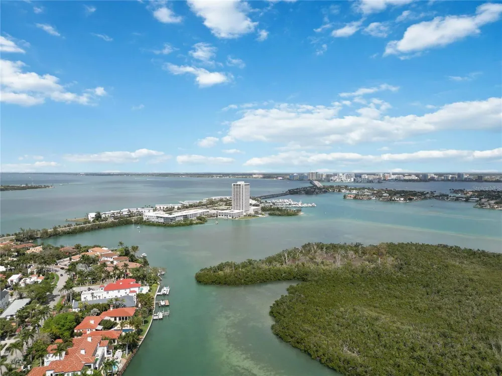 132 GRANT DRIVE Sarasota, FL 34236