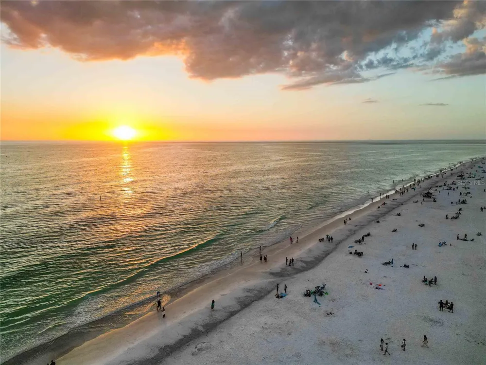 132 GRANT DRIVE Sarasota, FL 34236