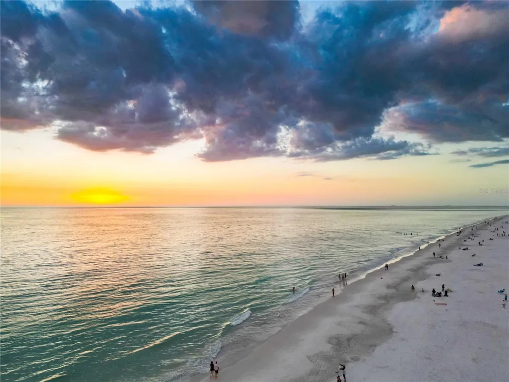 132 GRANT DRIVE Sarasota, FL 34236