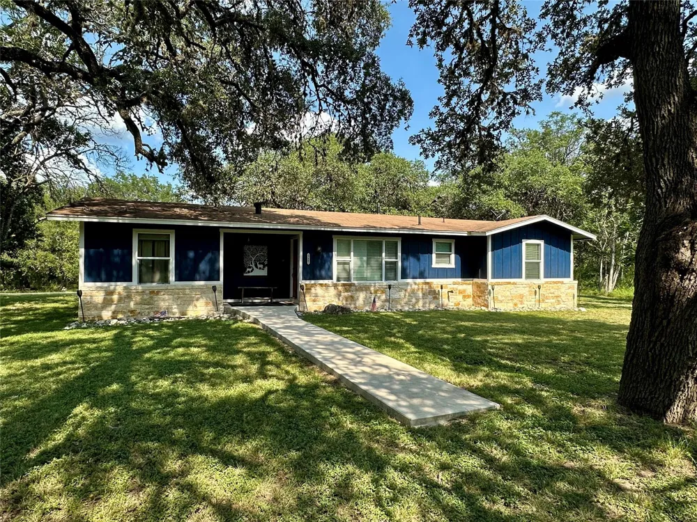 23883 Us Hwy 83 N Concan, TX 78801