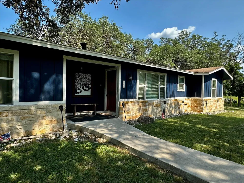 23883 Us Hwy 83 N Concan, TX 78801