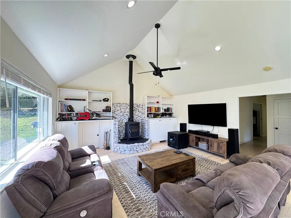 14605 Tomki Rd Redwood Valley, CA 95470