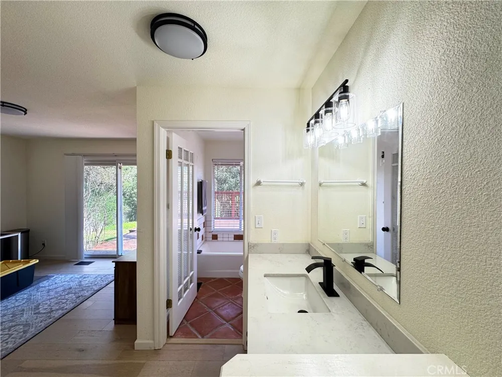 14605 Tomki Rd Redwood Valley, CA 95470