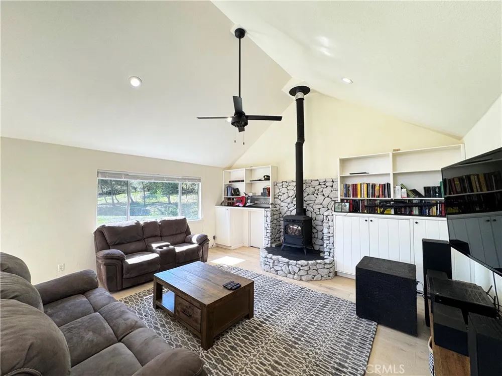 14605 Tomki Rd Redwood Valley, CA 95470