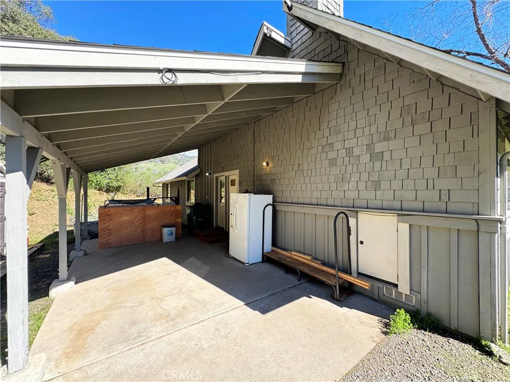 14605 Tomki Rd Redwood Valley, CA 95470