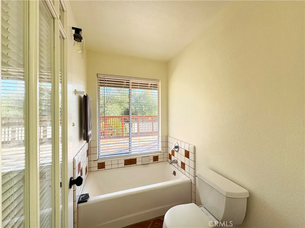 14605 Tomki Rd Redwood Valley, CA 95470