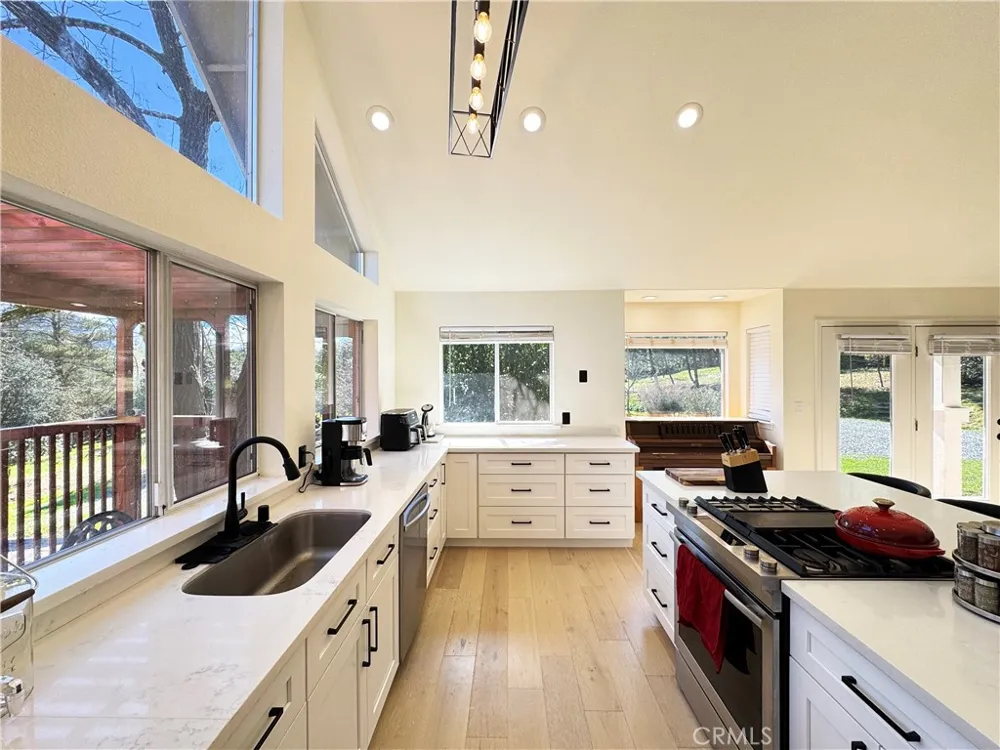 14605 Tomki Rd Redwood Valley, CA 95470