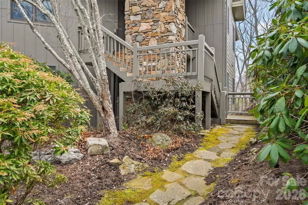 121 Stoney Falls Loop #E4 Burnsville, NC 28714