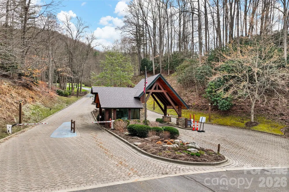 121 Stoney Falls Loop #E4 Burnsville, NC 28714