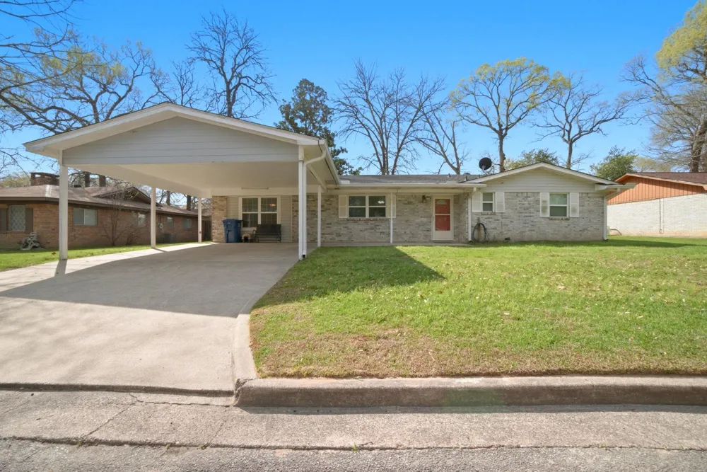 209 Red Oak Street Livingston, TX 77351