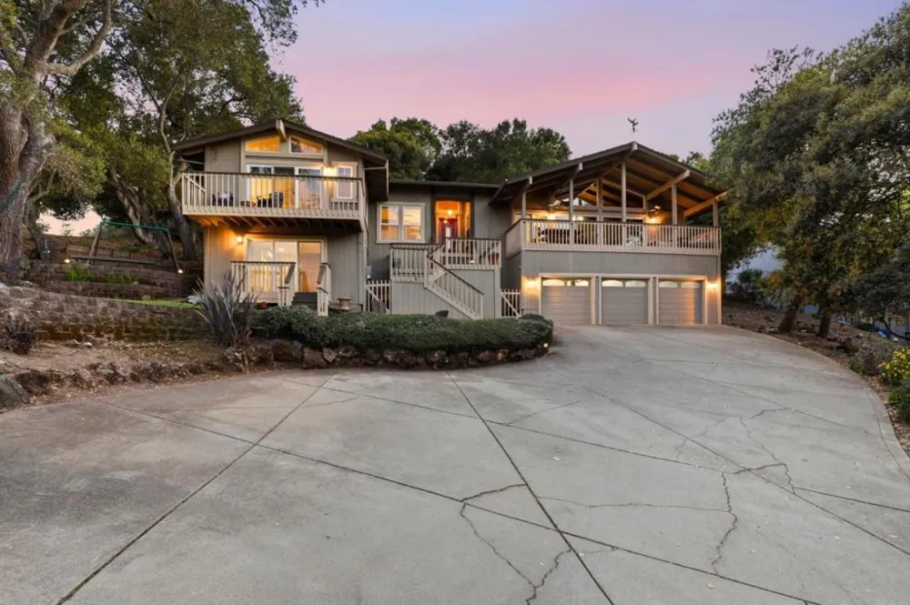 17285 Copper Hill Drive Morgan Hill, CA 95037