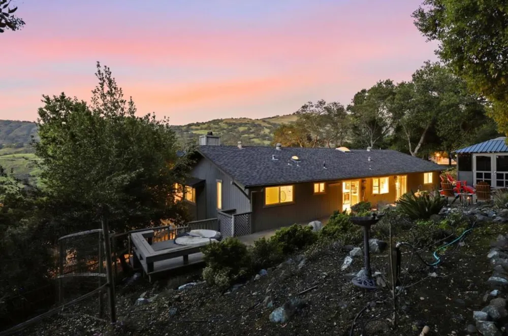 17285 Copper Hill Drive Morgan Hill, CA 95037
