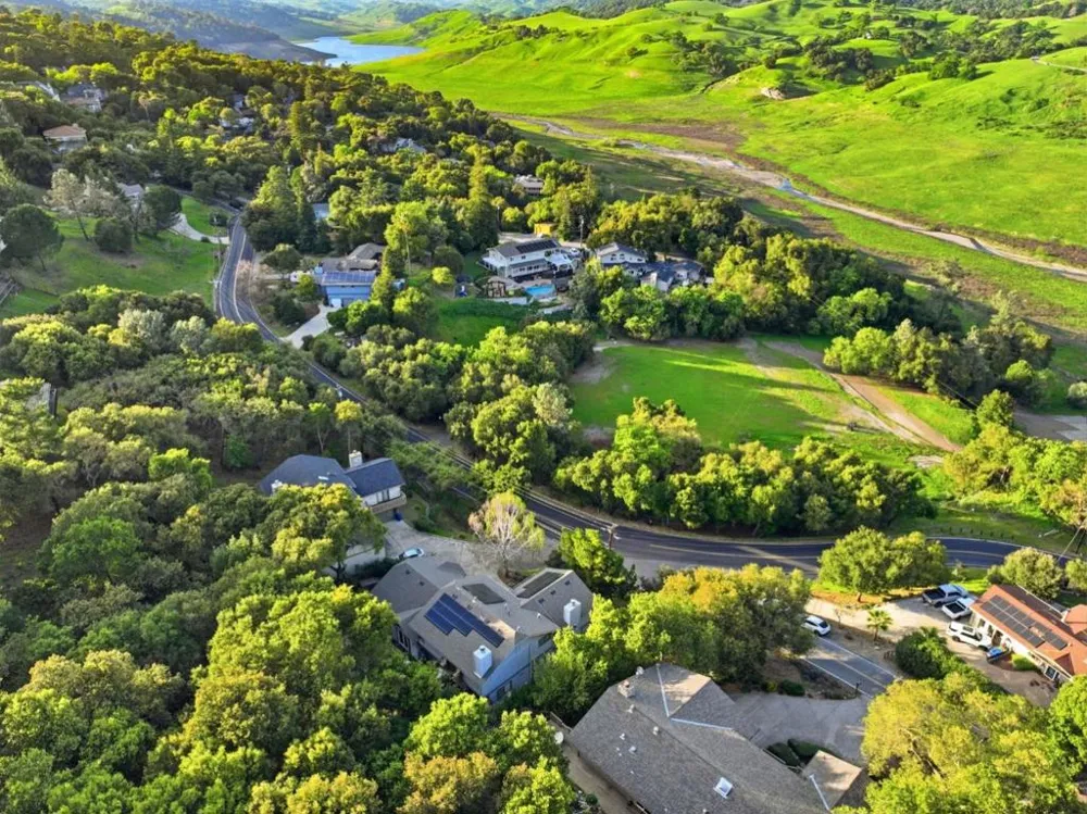 17285 Copper Hill Drive Morgan Hill, CA 95037