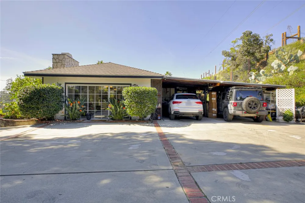 10557 Mahoney Sunland, CA 91040
