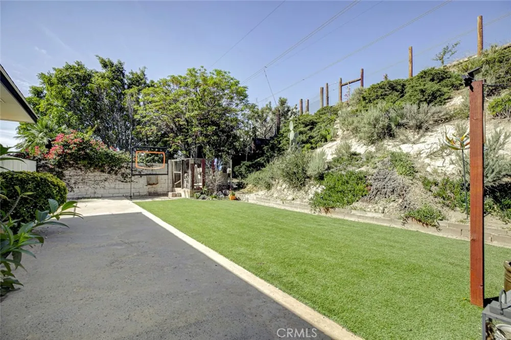 10557 Mahoney Sunland, CA 91040