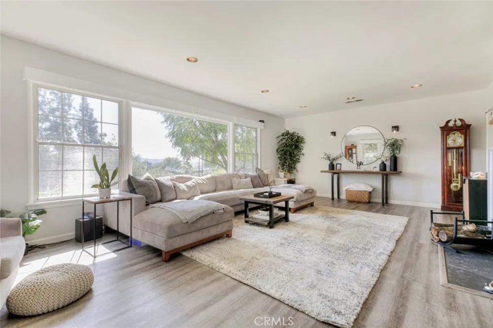 10557 Mahoney Sunland, CA 91040