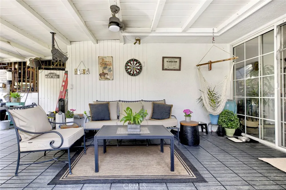 10557 Mahoney Sunland, CA 91040