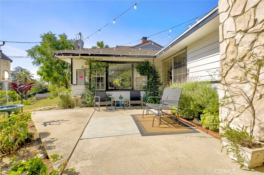 10557 Mahoney Sunland, CA 91040