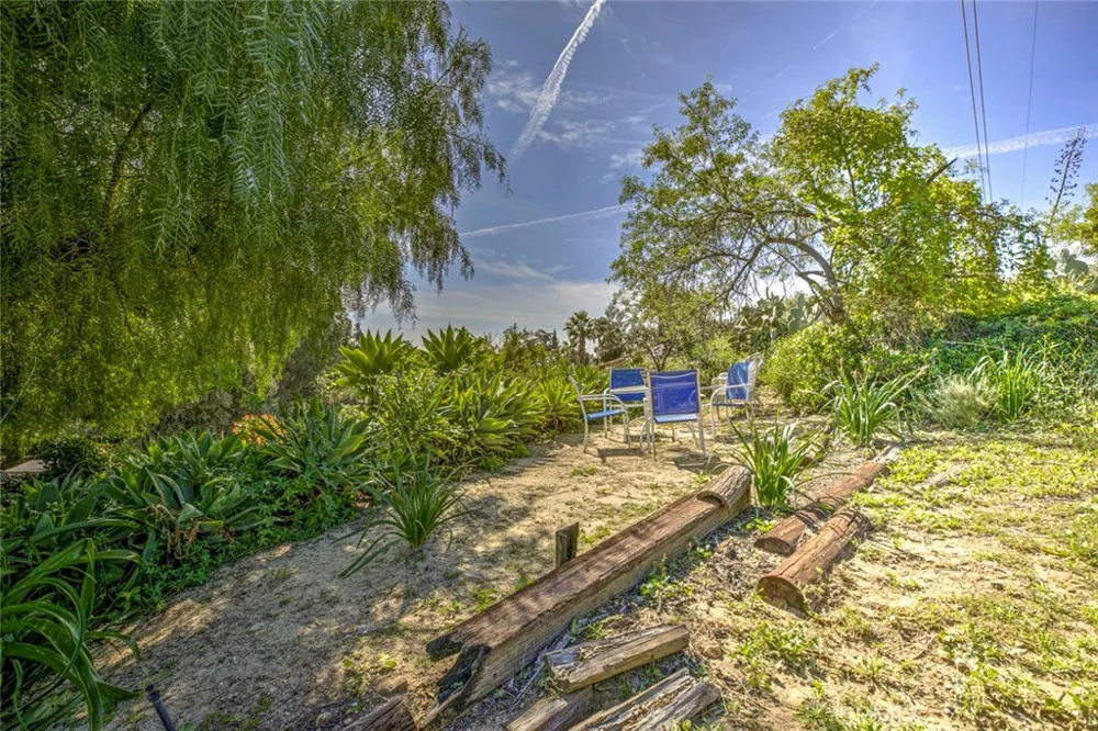 10557 Mahoney Sunland, CA 91040