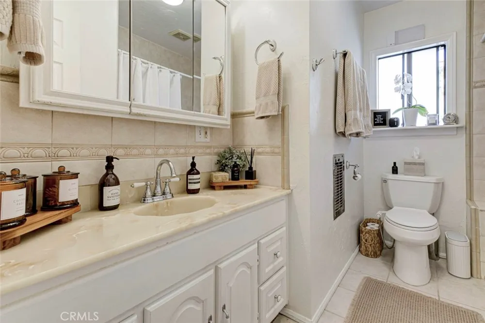 10557 Mahoney Sunland, CA 91040