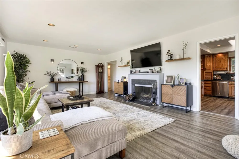10557 Mahoney Sunland, CA 91040