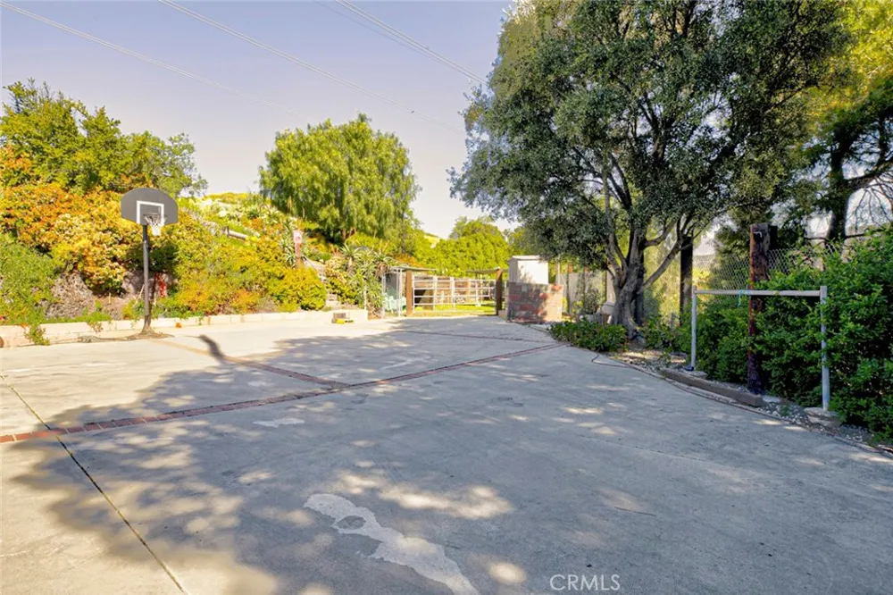 10557 Mahoney Sunland, CA 91040