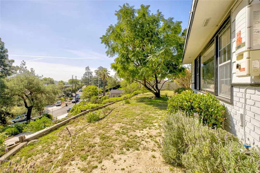10557 Mahoney Sunland, CA 91040