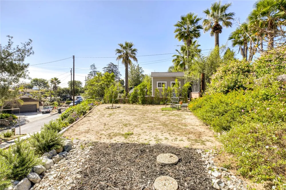 10557 Mahoney Sunland, CA 91040