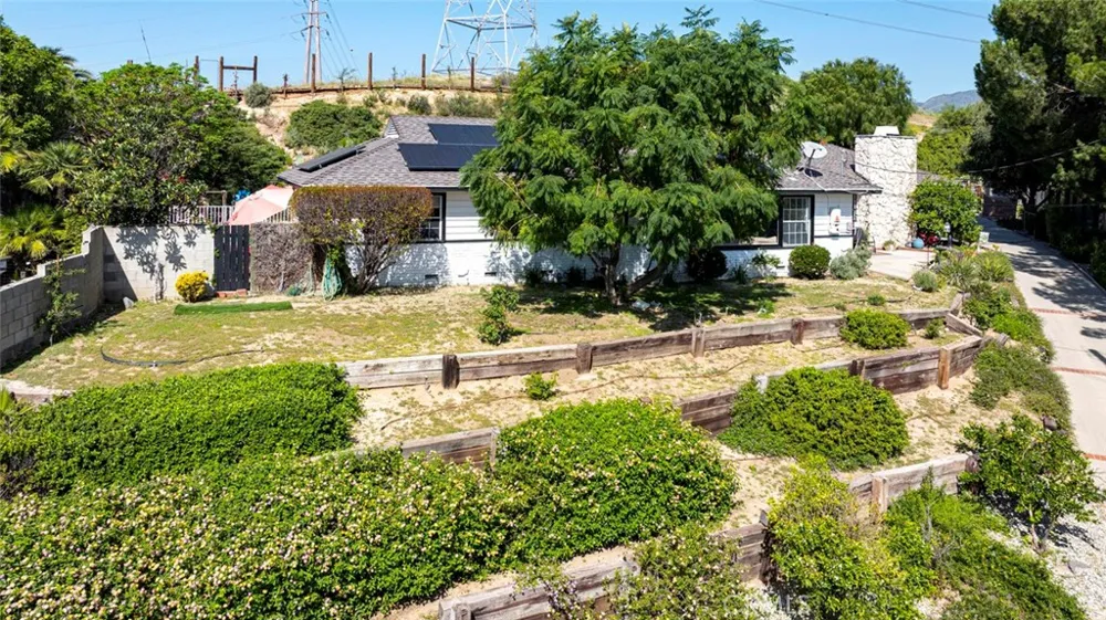 10557 Mahoney Sunland, CA 91040