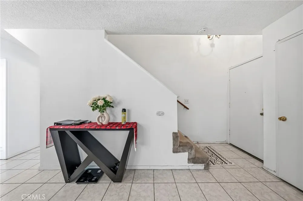 9471 Cortada El Monte, CA 91733