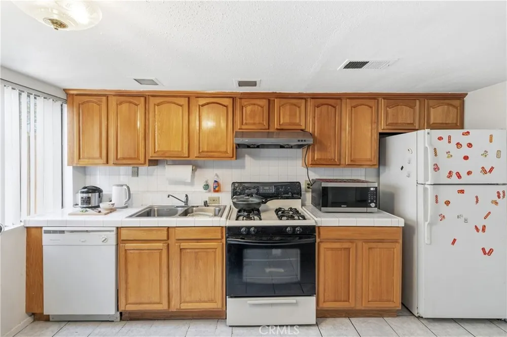 9471 Cortada El Monte, CA 91733
