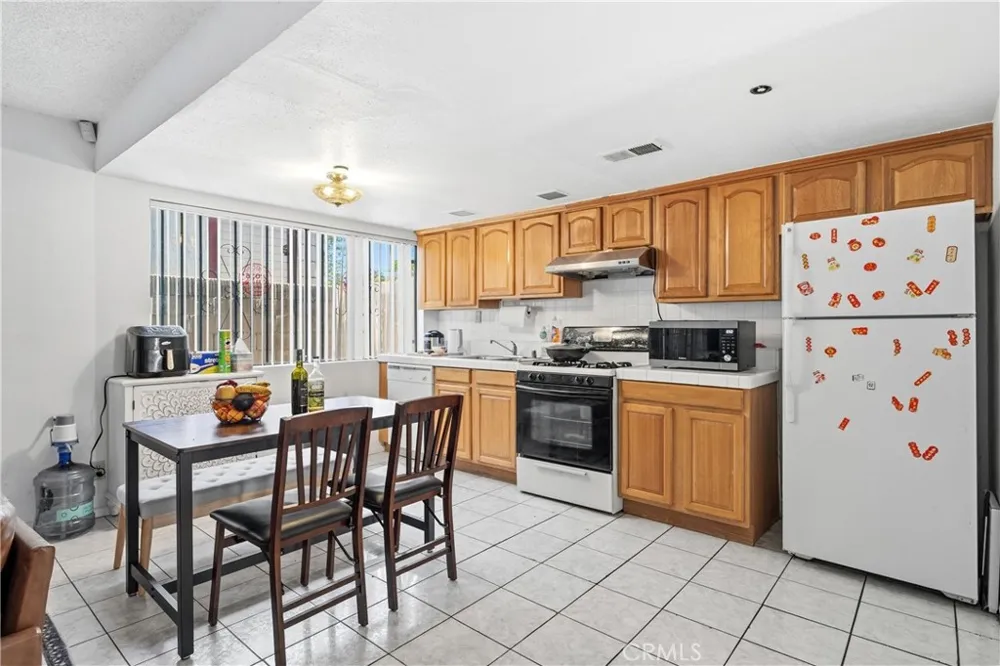 9471 Cortada El Monte, CA 91733