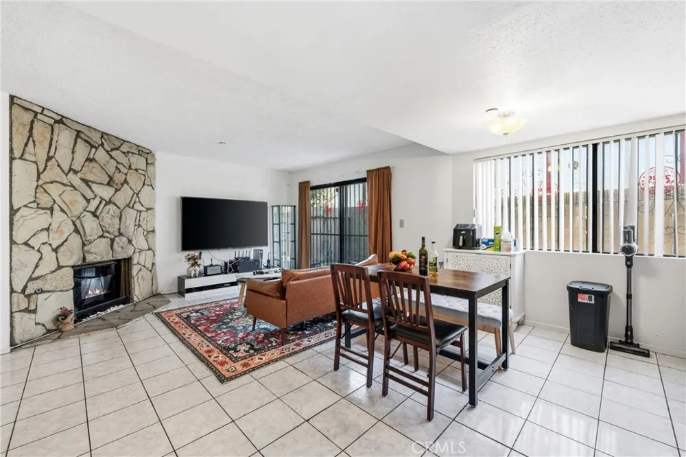 9471 Cortada El Monte, CA 91733