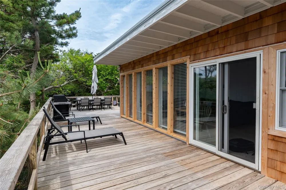 57 Juniper Avenue Seaview, NY 11770
