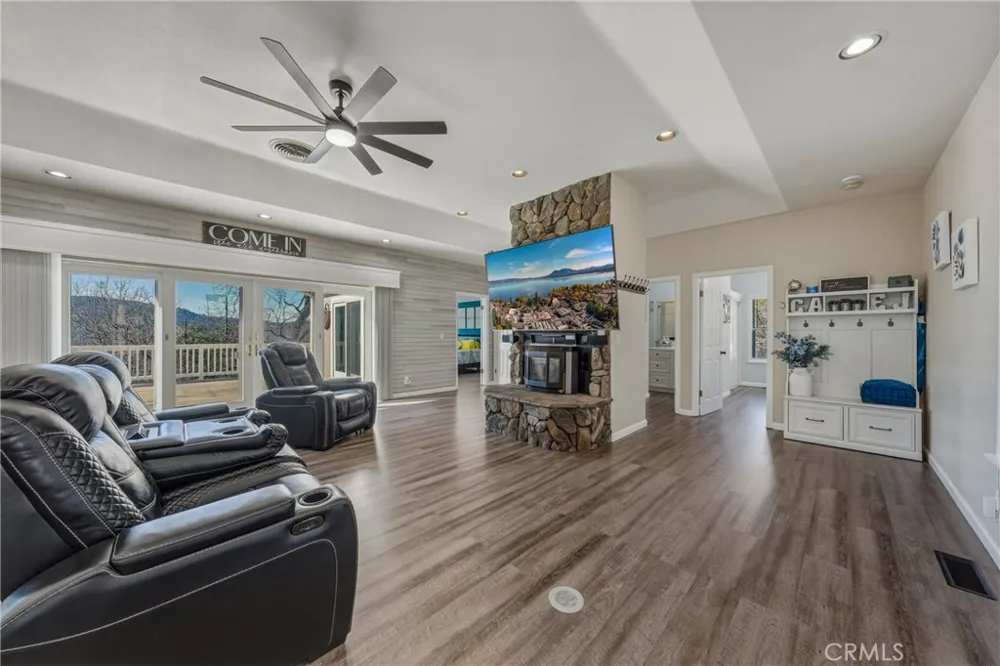 9183 Fox Cobb, CA 95426