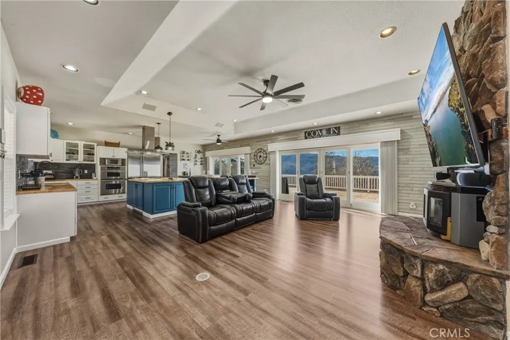 9183 Fox Cobb, CA 95426