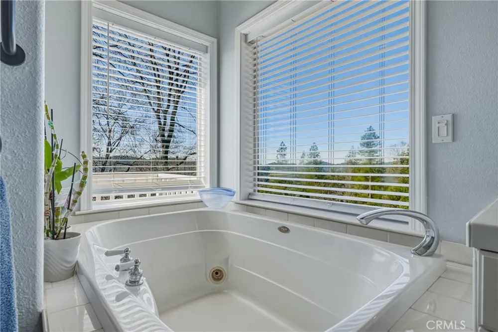 9183 Fox Cobb, CA 95426