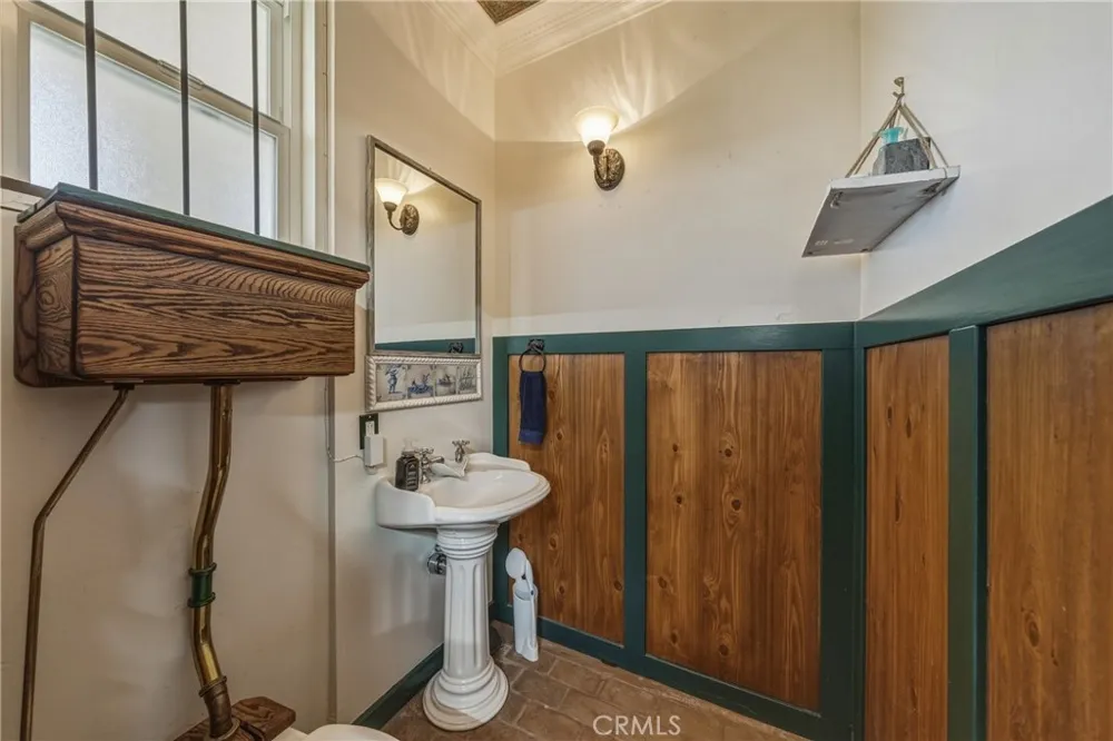 9183 Fox Cobb, CA 95426