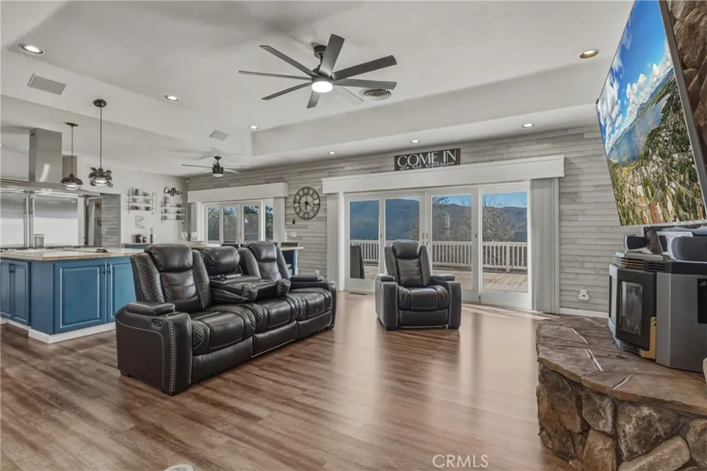 9183 Fox Cobb, CA 95426