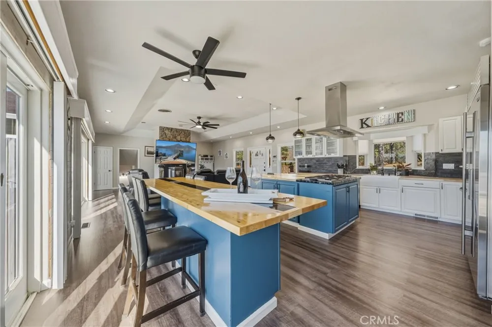 9183 Fox Cobb, CA 95426