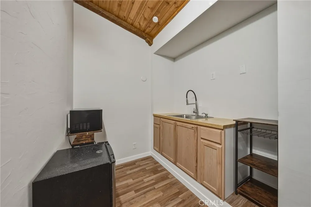 9183 Fox Cobb, CA 95426