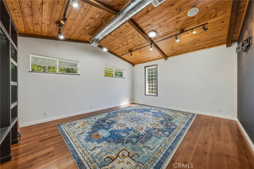 9183 Fox Cobb, CA 95426