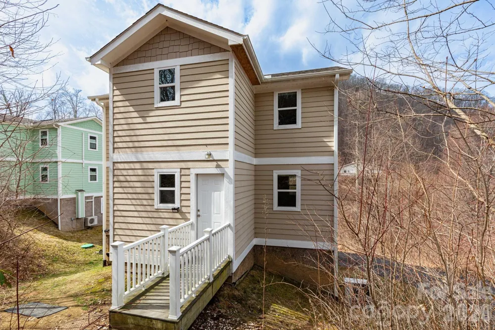 14 Lila Lane Clyde, NC 28721