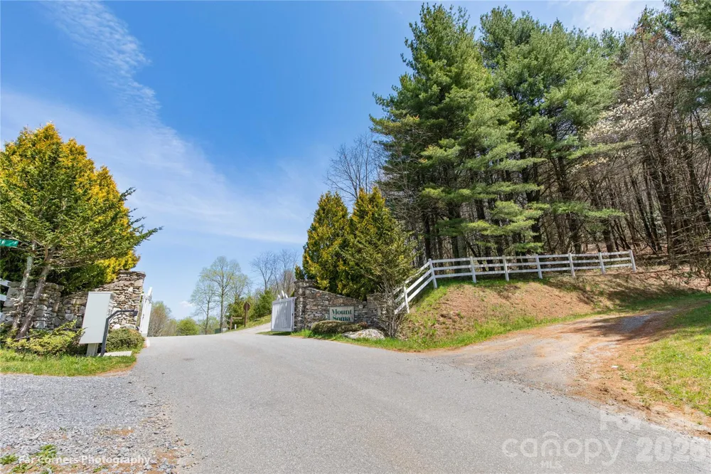 14 Lila Lane Clyde, NC 28721