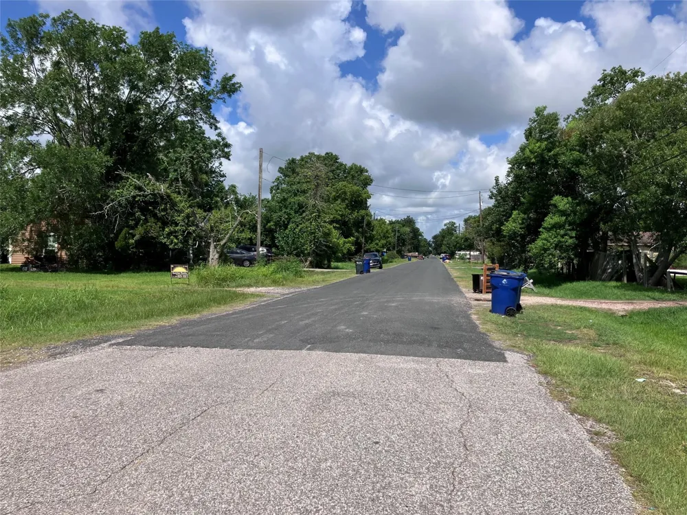 5915 Woodrow Street Texas City, TX 77591
