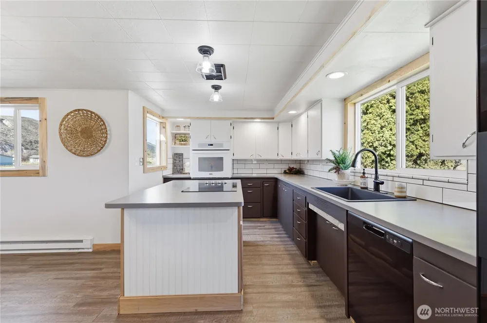 22 Kermel Road Omak, WA 98841