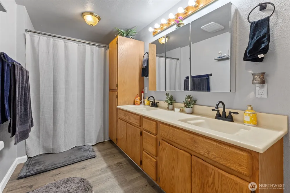 545 Davis Lake Rd Morton, WA 98356