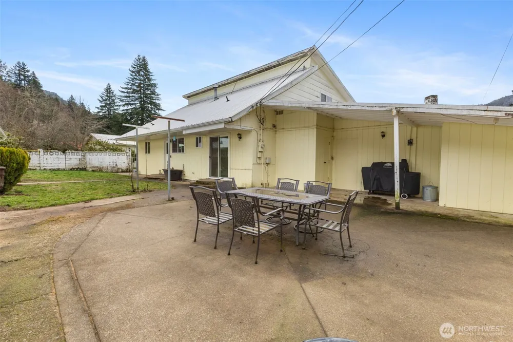 545 Davis Lake Rd Morton, WA 98356